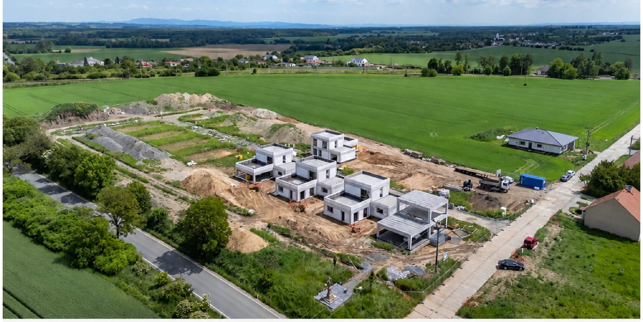Letecký pohled na developerský projekt Blatec u Olomouce